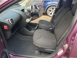 /photos/8216/bf66c4a2-9d8f-b01c-7cc1-2f9878c4f335_i320x240.jpg